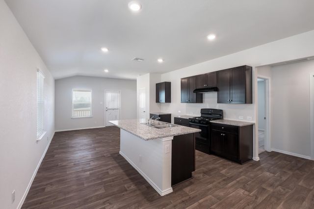 3917 Bronco Station Lane, League City, TX 77573