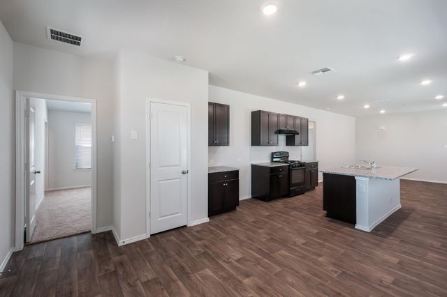 3917 Bronco Station Lane, League City, TX 77573
