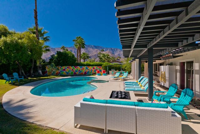 1161 E El Escudero, Palm Springs, CA 92262