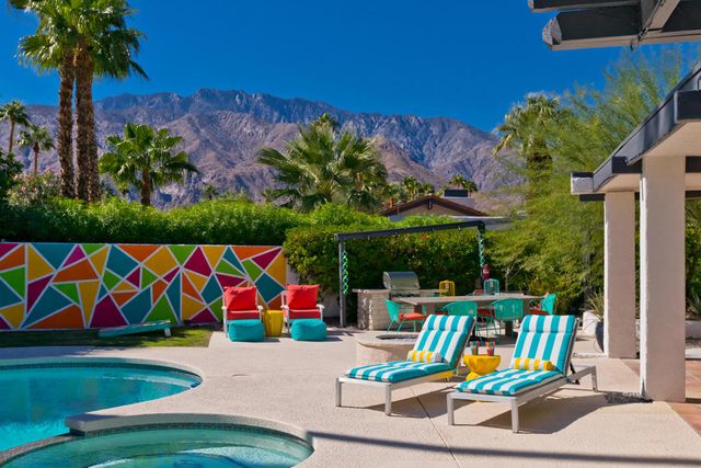 1161 E El Escudero, Palm Springs, CA 92262