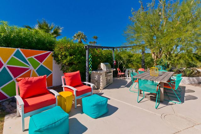 1161 E El Escudero, Palm Springs, CA 92262