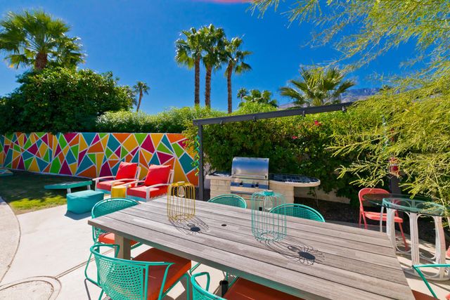 1161 E El Escudero, Palm Springs, CA 92262