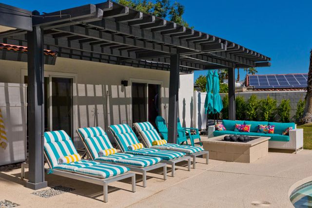 1161 E El Escudero, Palm Springs, CA 92262