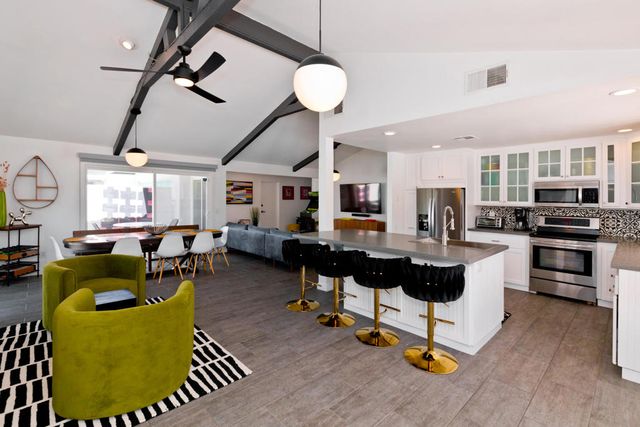 1161 E El Escudero, Palm Springs, CA 92262