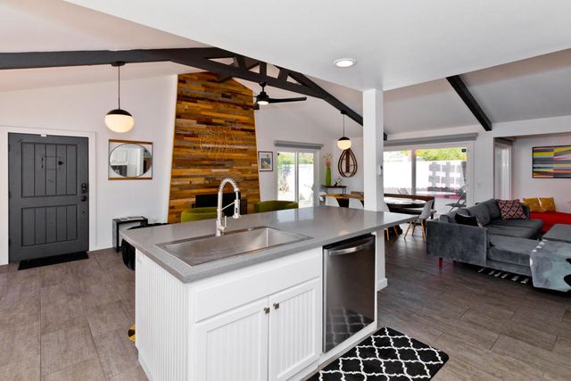 1161 E El Escudero, Palm Springs, CA 92262