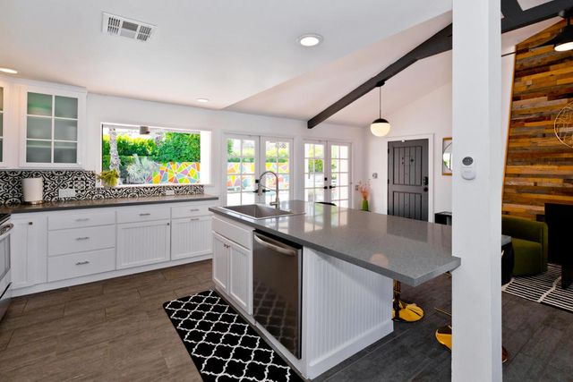 1161 E El Escudero, Palm Springs, CA 92262