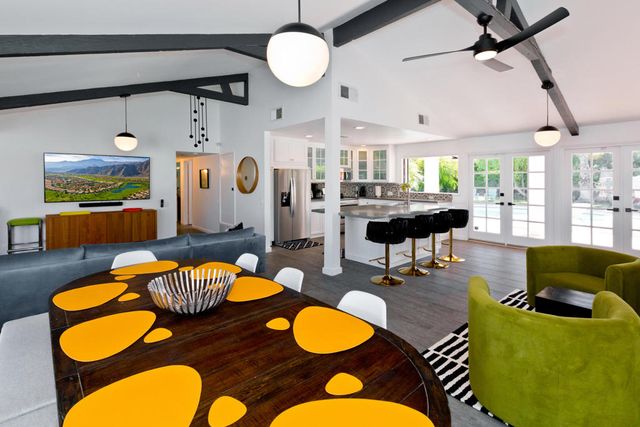 1161 E El Escudero, Palm Springs, CA 92262