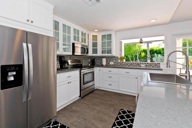 1161 E El Escudero, Palm Springs, CA 92262