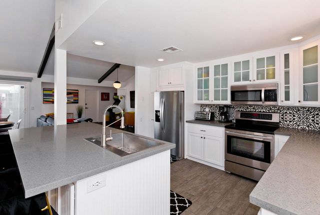 1161 E El Escudero, Palm Springs, CA 92262