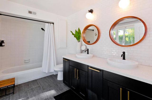 1161 E El Escudero, Palm Springs, CA 92262