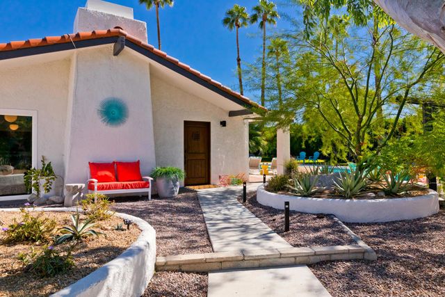 1161 E El Escudero, Palm Springs, CA 92262