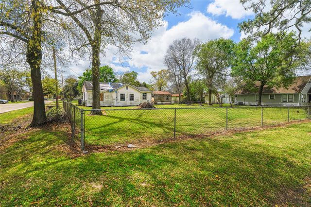 6515 Lloyd Street, Houston, TX 77022