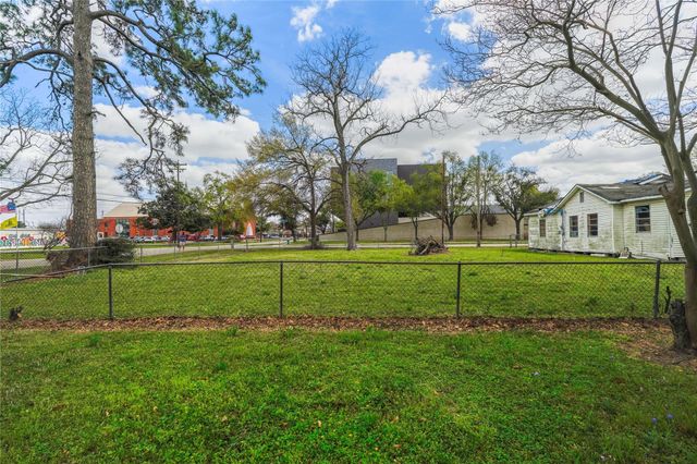 6515 Lloyd Street, Houston, TX 77022