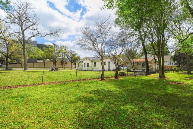 6515 Lloyd Street, Houston, TX 77022