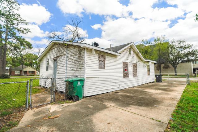 6515 Lloyd Street, Houston, TX 77022