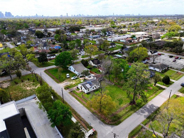 6515 Lloyd Street, Houston, TX 77022