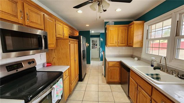 908 Harr Grove Road, Peculiar, MO 64078