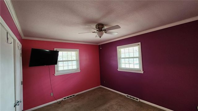 908 Harr Grove Road, Peculiar, MO 64078