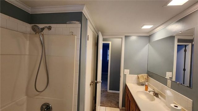 908 Harr Grove Road, Peculiar, MO 64078