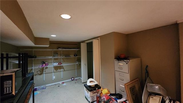 908 Harr Grove Road, Peculiar, MO 64078