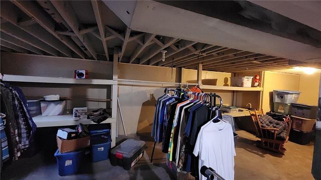 908 Harr Grove Road, Peculiar, MO 64078