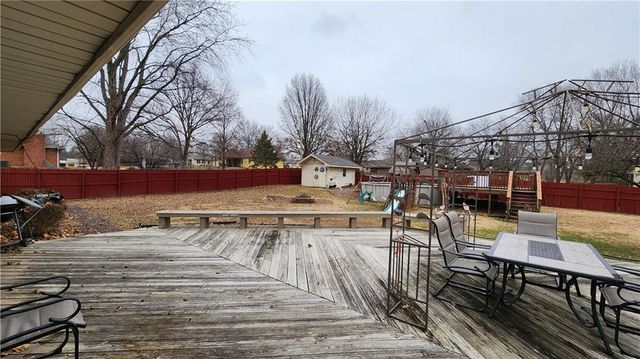 908 Harr Grove Road, Peculiar, MO 64078