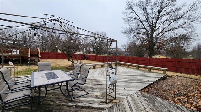 908 Harr Grove Road, Peculiar, MO 64078