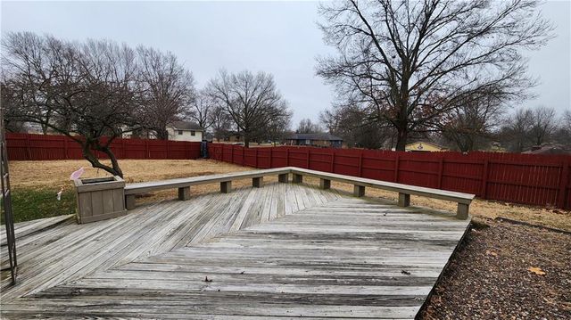 908 Harr Grove Road, Peculiar, MO 64078