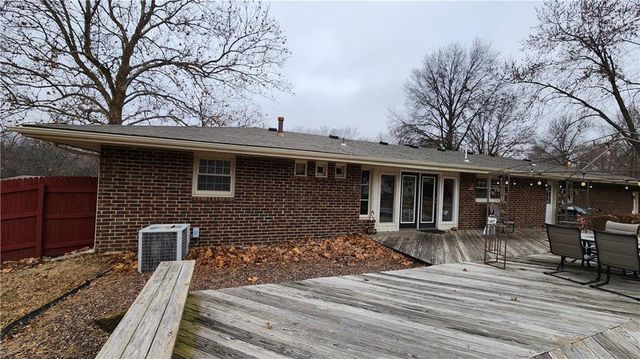 908 Harr Grove Road, Peculiar, MO 64078