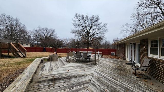 908 Harr Grove Road, Peculiar, MO 64078