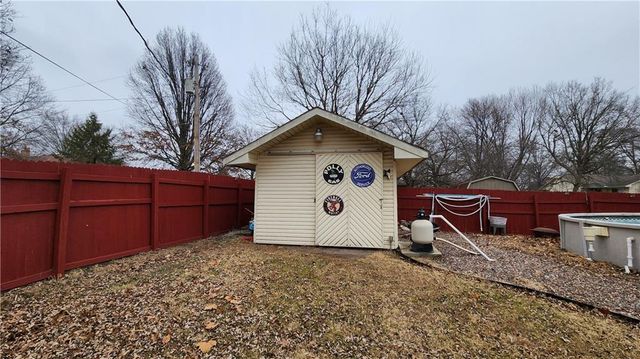 908 Harr Grove Road, Peculiar, MO 64078