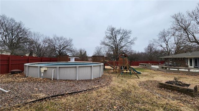 908 Harr Grove Road, Peculiar, MO 64078