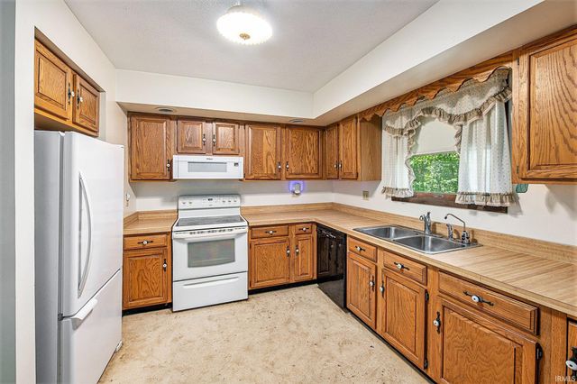 55045 Cobus Lane, Elkhart, IN 46514