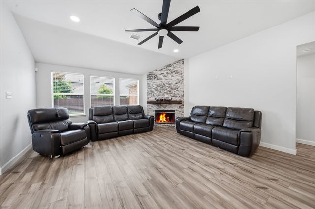 1011 Castroville Drive, Forney, TX 75126