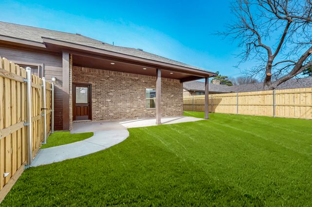 706 Poinsettia Drive, Lancaster, TX 75146