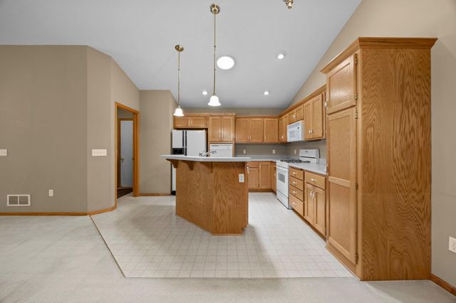 2865 117th Avenue NW, Coon Rapids, MN 55433