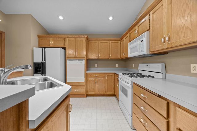 2865 117th Avenue NW, Coon Rapids, MN 55433