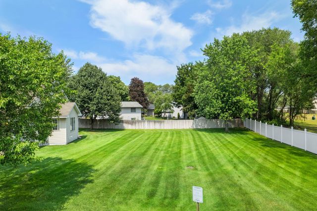 2865 117th Avenue NW, Coon Rapids, MN 55433