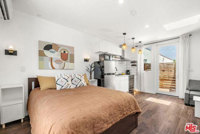 1843 S Highland Avenue, Los Angeles, CA 90019