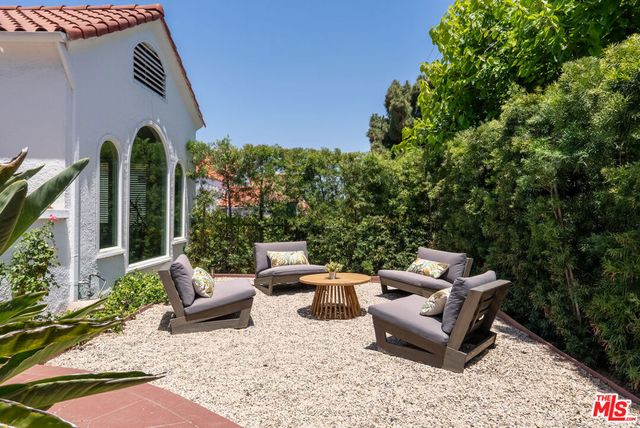1843 S Highland Avenue, Los Angeles, CA 90019