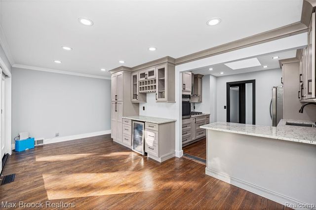 2724 Alveston Drive, Bloomfield Village, MI 48304