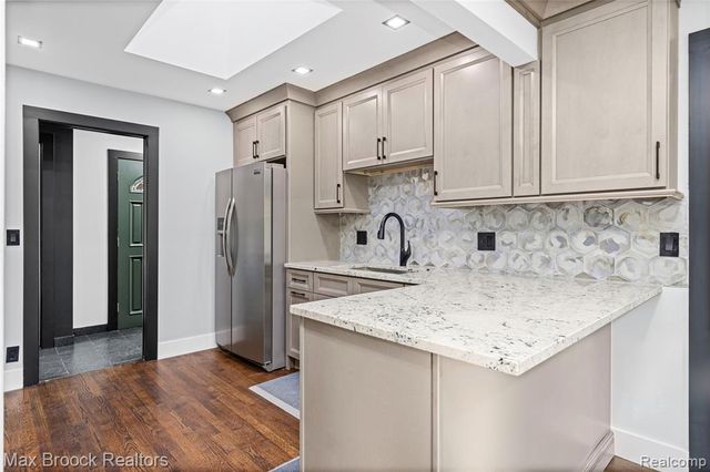 2724 Alveston Drive, Bloomfield Village, MI 48304