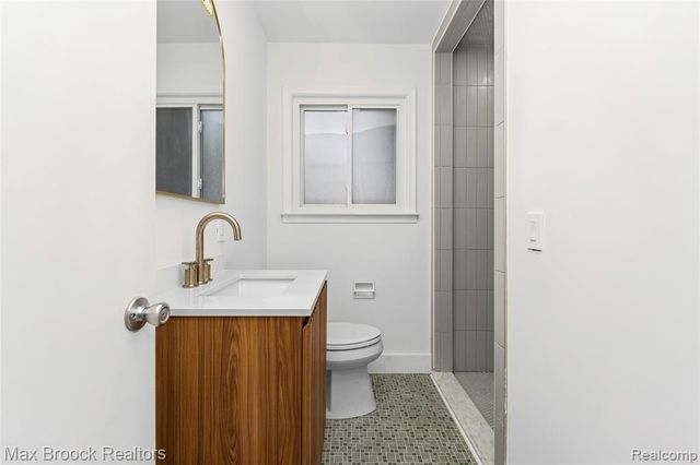 2724 Alveston Drive, Bloomfield Village, MI 48304