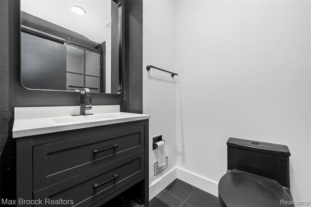 2724 Alveston Drive, Bloomfield Village, MI 48304