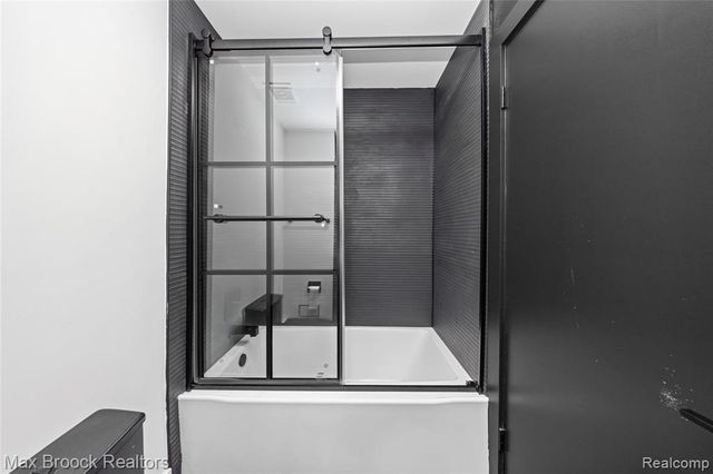 2724 Alveston Drive, Bloomfield Village, MI 48304