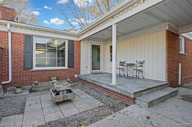 2724 Alveston Drive, Bloomfield Village, MI 48304