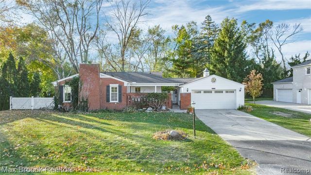 2724 Alveston Drive, Bloomfield Village, MI 48304