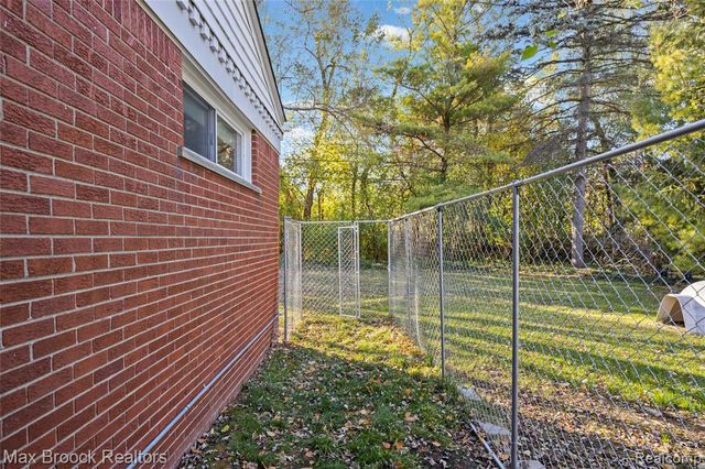 2724 Alveston Drive, Bloomfield Village, MI 48304