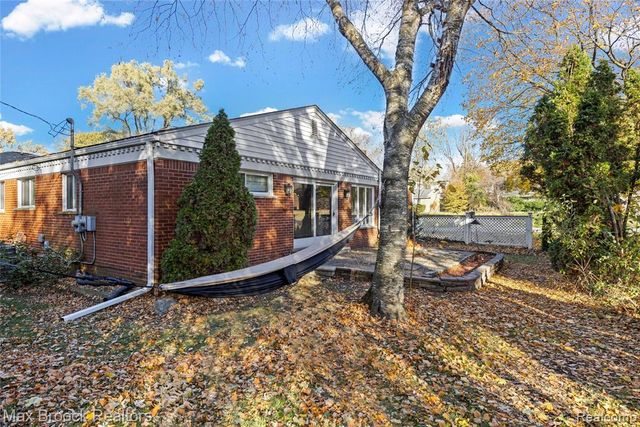 2724 Alveston Drive, Bloomfield Village, MI 48304