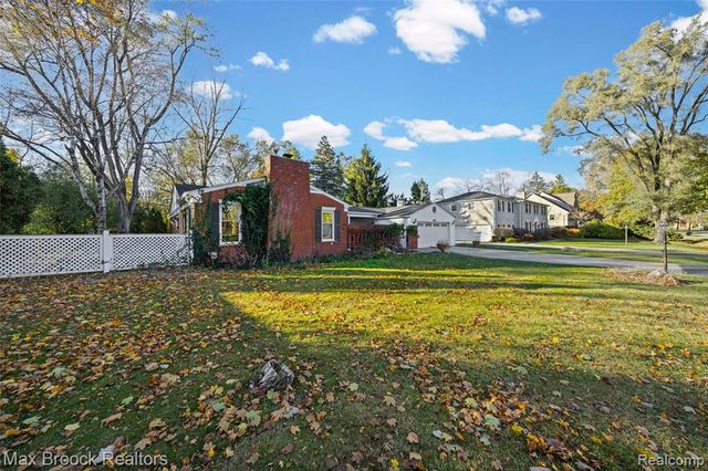 2724 Alveston Drive, Bloomfield Village, MI 48304